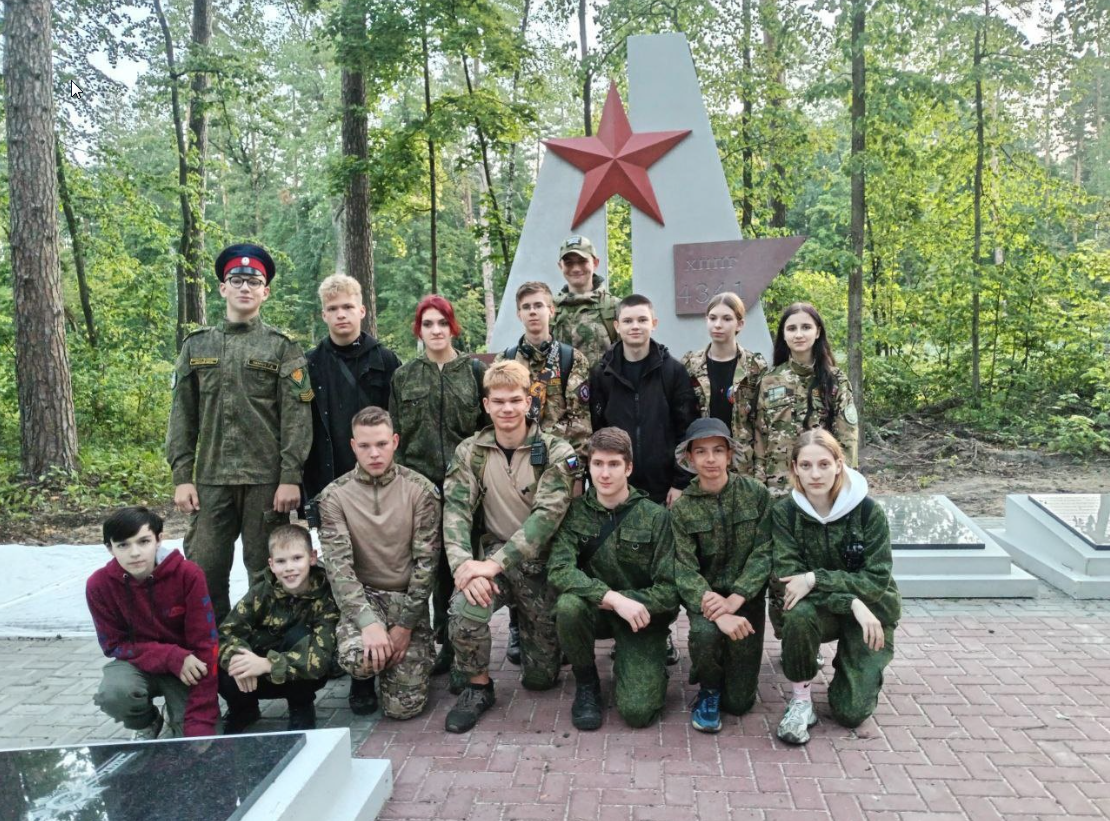 В День памяти и скорби на госпитальном захоронении в поселке Ракитное в 4-00 утра прошел митинг. В митинге участвовали ребята из СПК &quot;Оплот&quot;. Мы этого никогда не забудем и не позволим забыть никому.